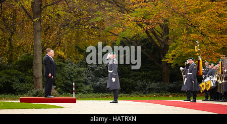 Il Presidente finlandese Niinistö visite Germania Foto Stock