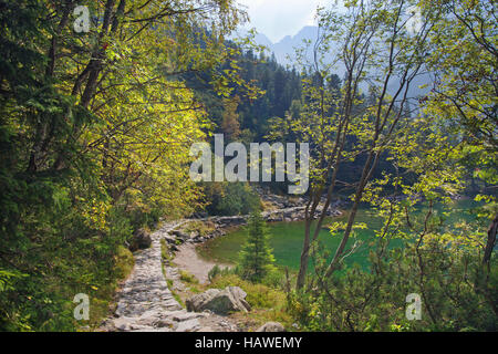 Alti Tatra - Tourist modo round di Morskie Oko lago Foto Stock