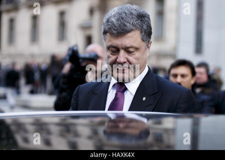 Poroschenko rilasciare dichiarazioni a Berlino Foto Stock