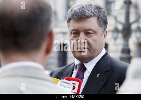 Poroschenko rilasciare dichiarazioni a Berlino Foto Stock