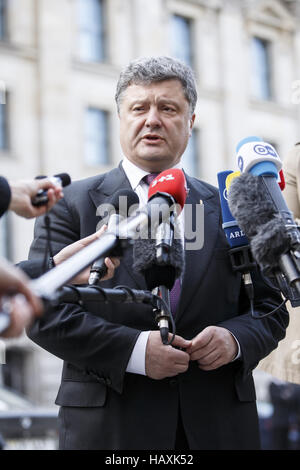 Poroschenko rilasciare dichiarazioni a Berlino Foto Stock