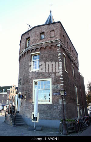 Xv secolo Schreierstoren, originariamente parte della città medievale di muro di difesa di Amsterdam, Paesi Bassi Foto Stock