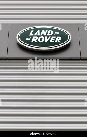 Land Rover logo su una parete Foto Stock