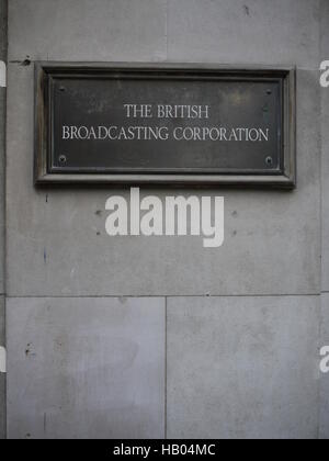 L'entrata dell'edificio della BBC, nel centro di Londra, National TV e radio Foto Stock