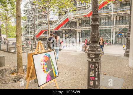 Arte di strada versione di  ragazza con orecchino di perla  di Jan Vermeer su un cavalletto di fronte il centro Georges Pompidou Foto Stock