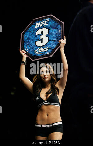 UFC Octagon Girl Arianny Celeste in UFC 114 il 29 maggio 2010 a Las Vegas, Nevada. Foto di Francesco Specker Foto Stock