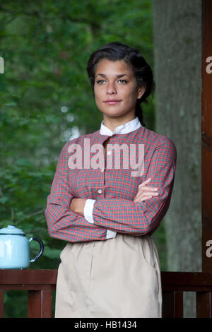 Multiculturale di giovane donna in abiti vintage Foto Stock