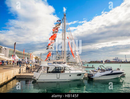 VALENCIA, Spagna - 5 novembre 2016. Il Valencia Boat Show di Marina Real Juan Carlos I, vecchio porto sulla costa del mare Mediterraneo Foto Stock