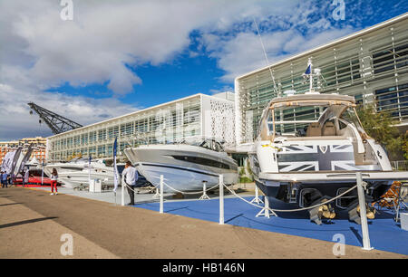 VALENCIA, Spagna - 5 novembre 2016. Il Valencia Boat Show di Marina Real Juan Carlos I, vecchio porto sulla costa del mare Mediterraneo Foto Stock