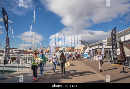 VALENCIA, Spagna - 5 novembre 2016. Il Valencia Boat Show di Marina Real Juan Carlos I, vecchio porto sulla costa del mare Mediterraneo Foto Stock