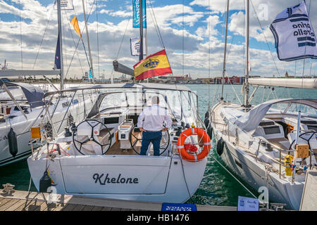 VALENCIA, Spagna - 5 novembre 2016. Il Valencia Boat Show di Marina Real Juan Carlos I, vecchio porto sulla costa del mare Mediterraneo Foto Stock