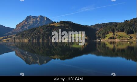 Fluebrig riflettendo nel lago Wagital Foto Stock