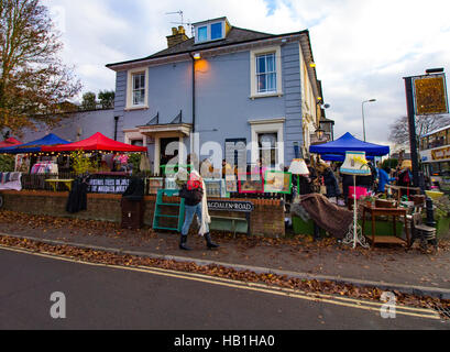 Oxford bracci Maddalena raffigurata sul giorno del pub mensile del mercato delle pulci, dotate di bancarelle vintage e un assortimento di bric-a-brac Foto Stock