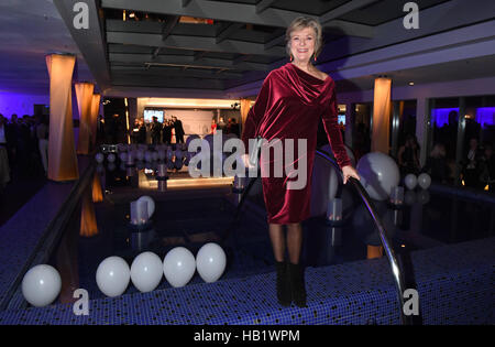 Monaco di Baviera, Germania. 02Dec, 2016. L'attrice Jutta Speidel in corrispondenza di un pasto per celebrare l avvento Natale ospitato dall'emittente televisiva tedesca ARD a Monaco di Baviera, Germania, 02 dicembre 2016. Foto: Felix Hörhager/dpa/Alamy Live News Foto Stock