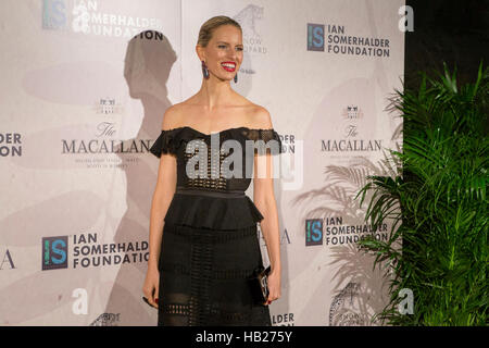 Chicago, Stati Uniti d'America. 3 dicembre, 2016. Karolina Kurkova pone per le foto al primo Ian Somerhalder Foundation Evento in Chicago, il 3 dicembre 2016. © foto di accesso/Alamy Live News Foto Stock