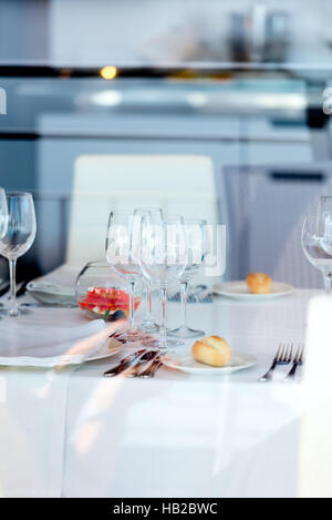 Occhiali di vuoto impostato nel ristorante Foto Stock