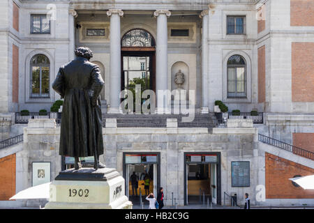 Statua di Goya al di fuori del Museo di Prado a Madrid Foto Stock