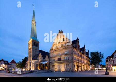 Casa di nozze dal 1617, festa comunale e celebrazione centro mercato, Chiesa di San Nicolai, crepuscolo, Weser Renaissance Foto Stock