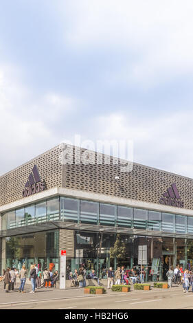 Adidas outlet store Foto Stock