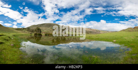 Conococha lago con acqua riflessioni, Huaraz in Perù Foto Stock