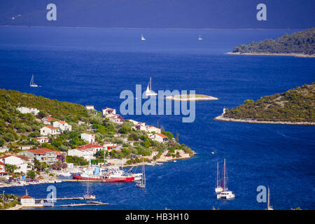 Blue Sailing baia di Vinisce Foto Stock