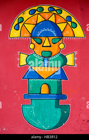 Maya stilizzati graffiti sul muro rosso in Banos, Ecuador Foto Stock