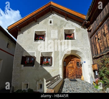 Casa engadinese, Guarda, comune di Scuol Engadin, Grigioni, Svizzera Foto Stock