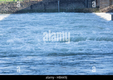 Nave allagata serratura durante la fase di heavy rain Foto Stock