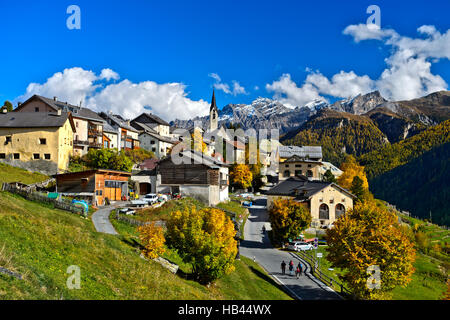 Il villaggio di Guarda in Engadina Bassa fino, comune di Scuol in Engadina, Grigioni, Svizzera Foto Stock