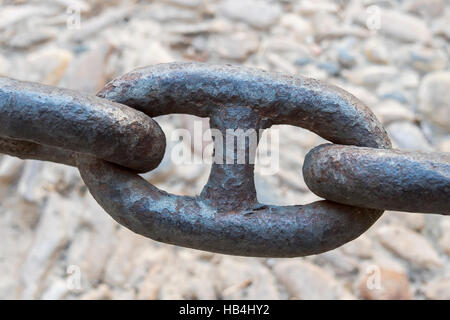 Collegamenti in un grande vecchio catena arrugginita Foto Stock