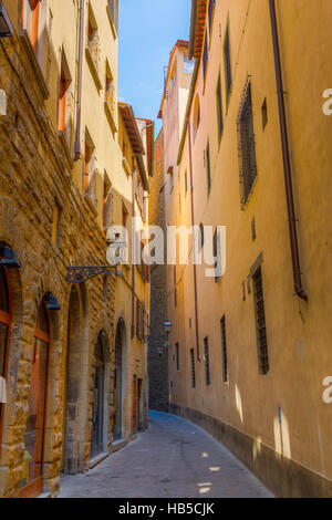 Vicolo pittoresco nel centro storico di Firenze, Italia Foto Stock