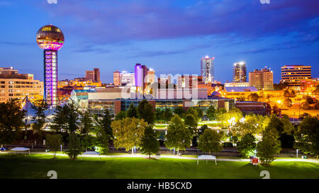 Centro citta' di Knoxville, Tennessee skyline della città e luci della città di notte Foto Stock