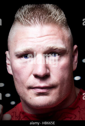 UFC fighter Brock Lesnar durante una sessione di ritratto prima di UFC 116 su Giugno 30, 2010 a Las Vegas, Nevada. Foto di Francesco Specker Foto Stock