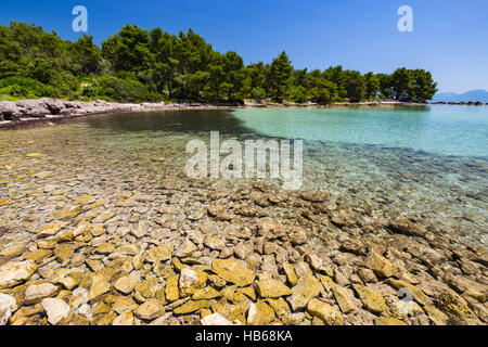 Acqua di mare trasparente, fondale roccioso. Isola di Hvar, Croazia. Mare Adriatico. Europa. Foto Stock