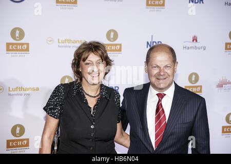 Olaf Scholz und Britta Ernst Foto Stock