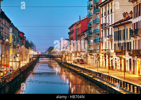 Il Naviglio Grande canal in Milano, Italia Foto Stock