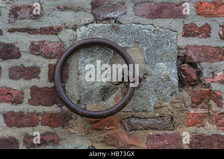 Anello di ferro su una parete Foto Stock