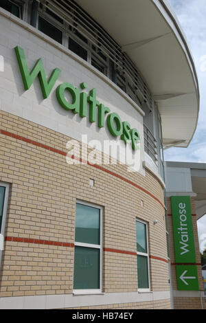 Parte anteriore del negozio del il supermarket Waitrose a Cowes sull'Isola di Wight Foto Stock