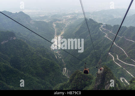 Tianmen mountain strada tortuosa Foto Stock