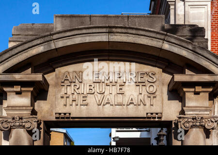 Sir Oswald Stoll Foundation arco d'ingresso con iscrizione: un impero di omaggio alla valiant Foto Stock