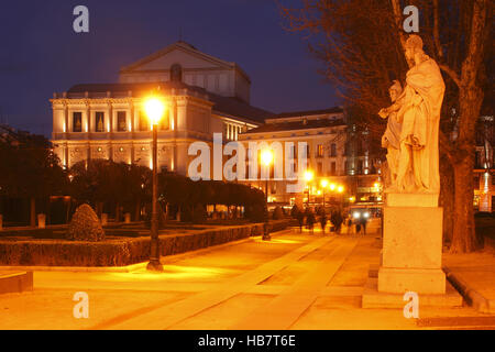 Theatro Real a Plaza de Oriente al tramonto Foto Stock