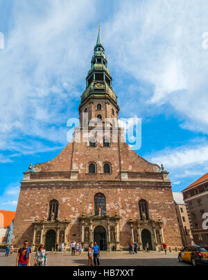 Vista sul vecchio St James cathedral in Riga Foto Stock