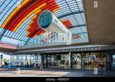 Nuova entrata posteriore e il terminal degli autobus della Stazione Centrale di Amsterdam Foto Stock