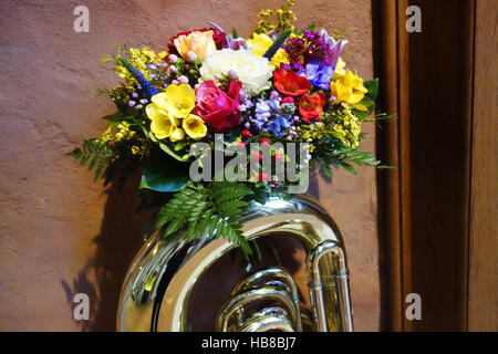 Tuba con bouquet Foto Stock