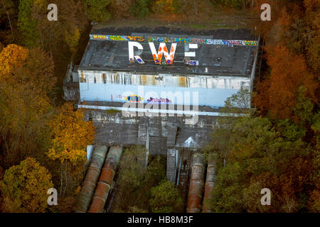 Vista aerea, emblema della società di energia RWE, Koepchenwerk pompato serbatoi di stoccaggio superiore diga idroelettrica,Hengsteysee Foto Stock