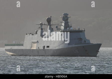 KDM Absalon (L16), un Absalon-classe Command e nave di sostegno della Royal Navy danese, arriva per esercitare congiuntamente il guerriero 16-2 Foto Stock