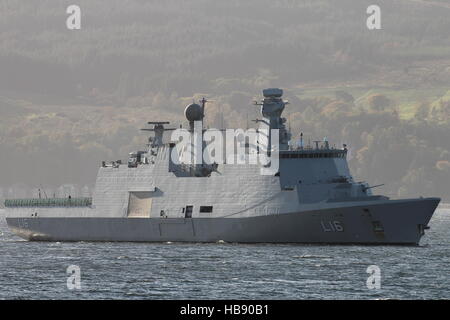 KDM Absalon (L16), un Absalon-classe Command e nave di sostegno della Royal Navy danese, arriva per esercitare congiuntamente il guerriero 16-2 Foto Stock