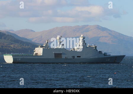 KDM Absalon (L16), un Absalon-classe Command e nave di sostegno della Royal Navy danese, arriva per esercitare congiuntamente il guerriero 16-2 Foto Stock