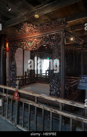 La camera da letto di Antiquariato Mobili, wuzhen, nella provincia di Zhejiang, Cina Foto Stock