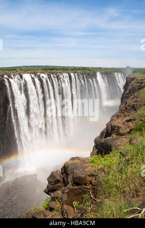 Victoria Falls con arcobaleno, Zimbabwe Foto Stock